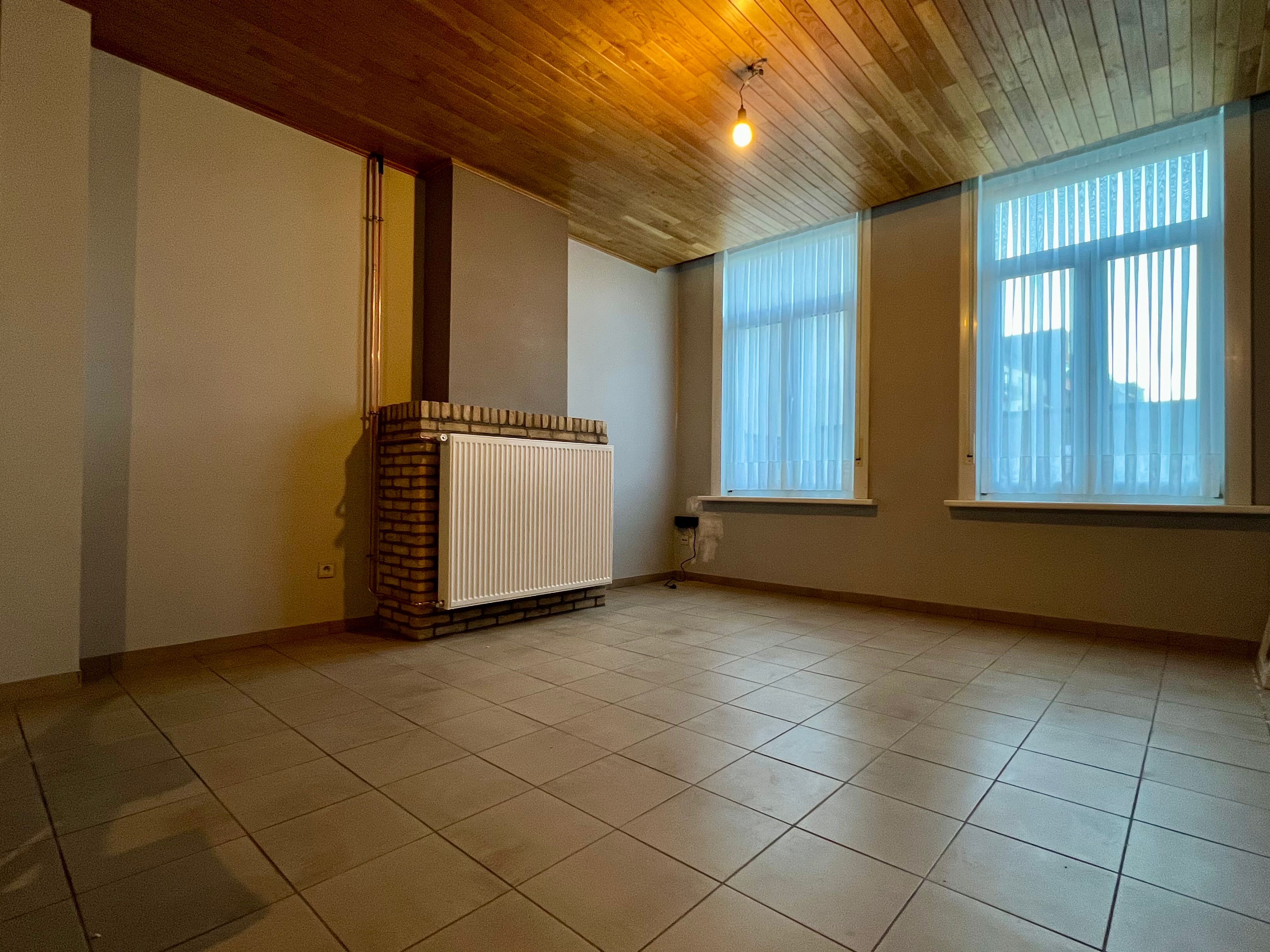 Gesloten bebouwing met 3 slaapkamers & inpandige garage centrum Eeklo foto 4