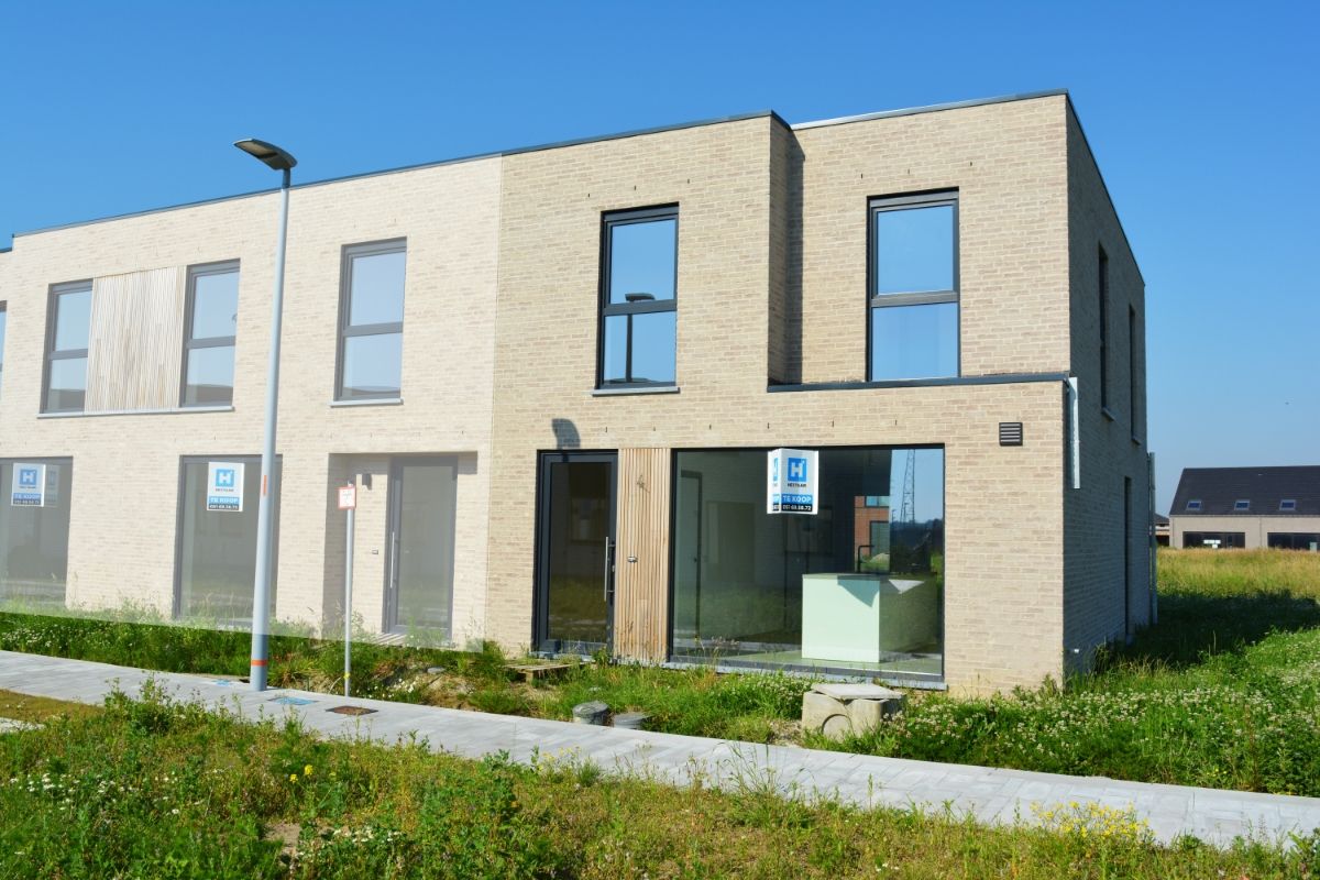 Instapklare nieuwbouwwoning met zonnige tuin te Roeselare foto 1