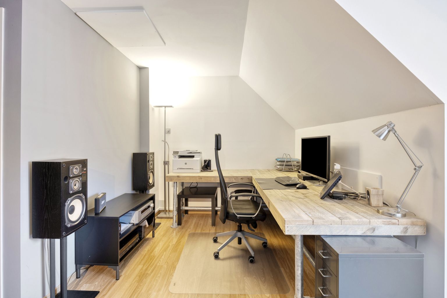  Instapklare recente woning met tuintje en carport foto 22
