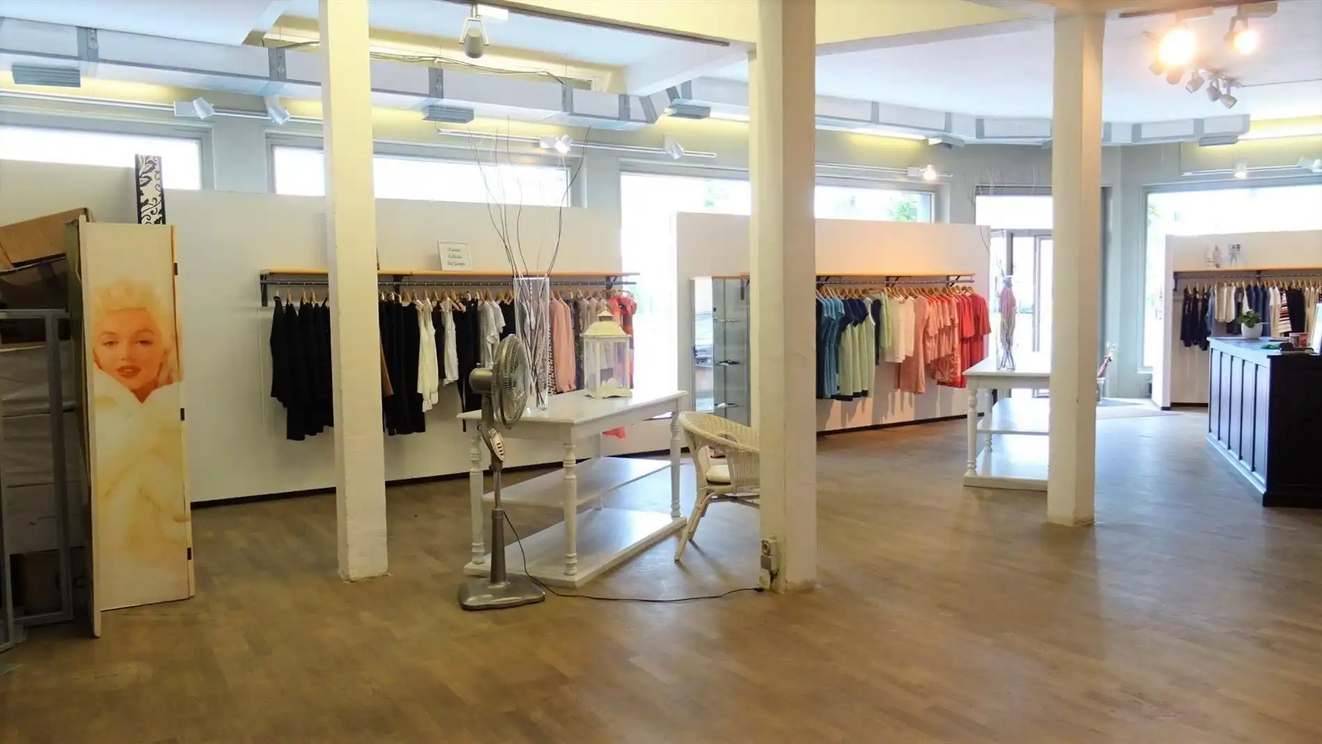 Zeer goed gelegen commerciële ruimte van ca. 129m² foto 2