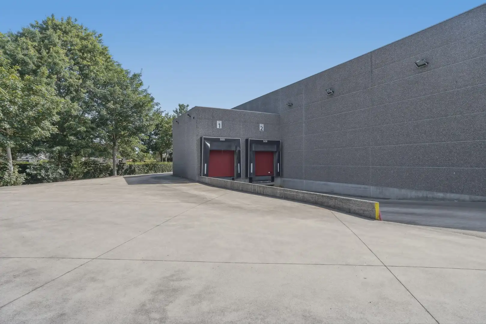 Bedrijfswoning met ruime loods van ca. 1.530 m² in de ambachtelijke zone van Eernegem foto 13