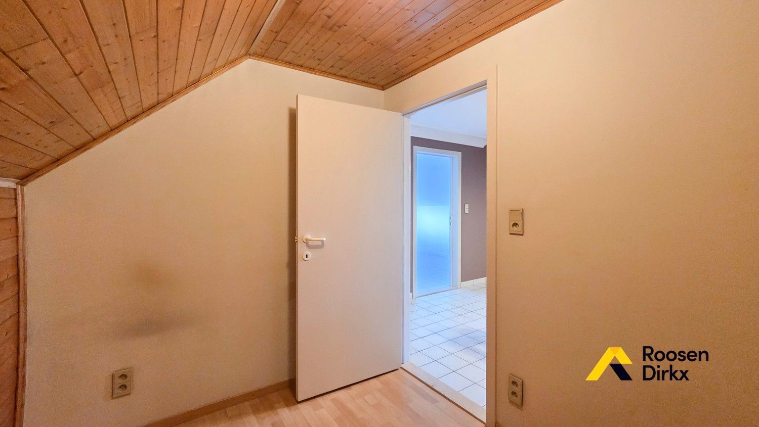 Degelijke woning met 3 slaapkamers en prachtig zicht op ±9 are! foto 27