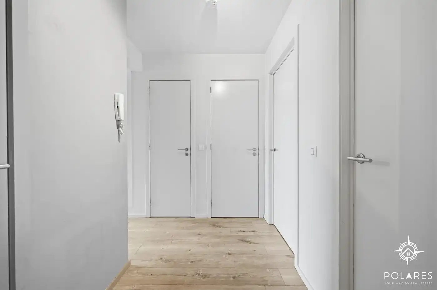 Instapklaar 2-slpk appartement met ruim terras en parkeerplaats foto 9