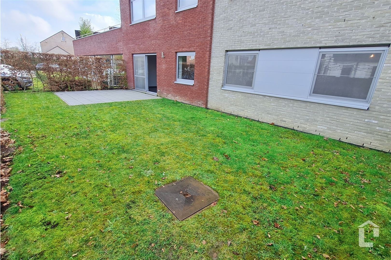 Ruim gelijkvloers appartement met eigen tuin foto 11