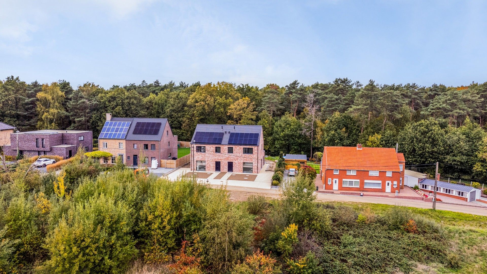 Nieuwbouw lage energie-woning vlak bij een bos in zeer rustige straat foto 3