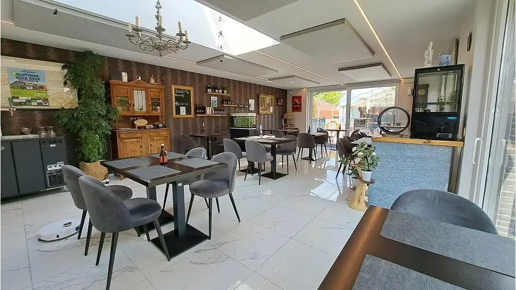 Overname instapklaar eetcafe - tearoom met 2 terrassen in Nieuwpoort foto {{pictureIndex}}