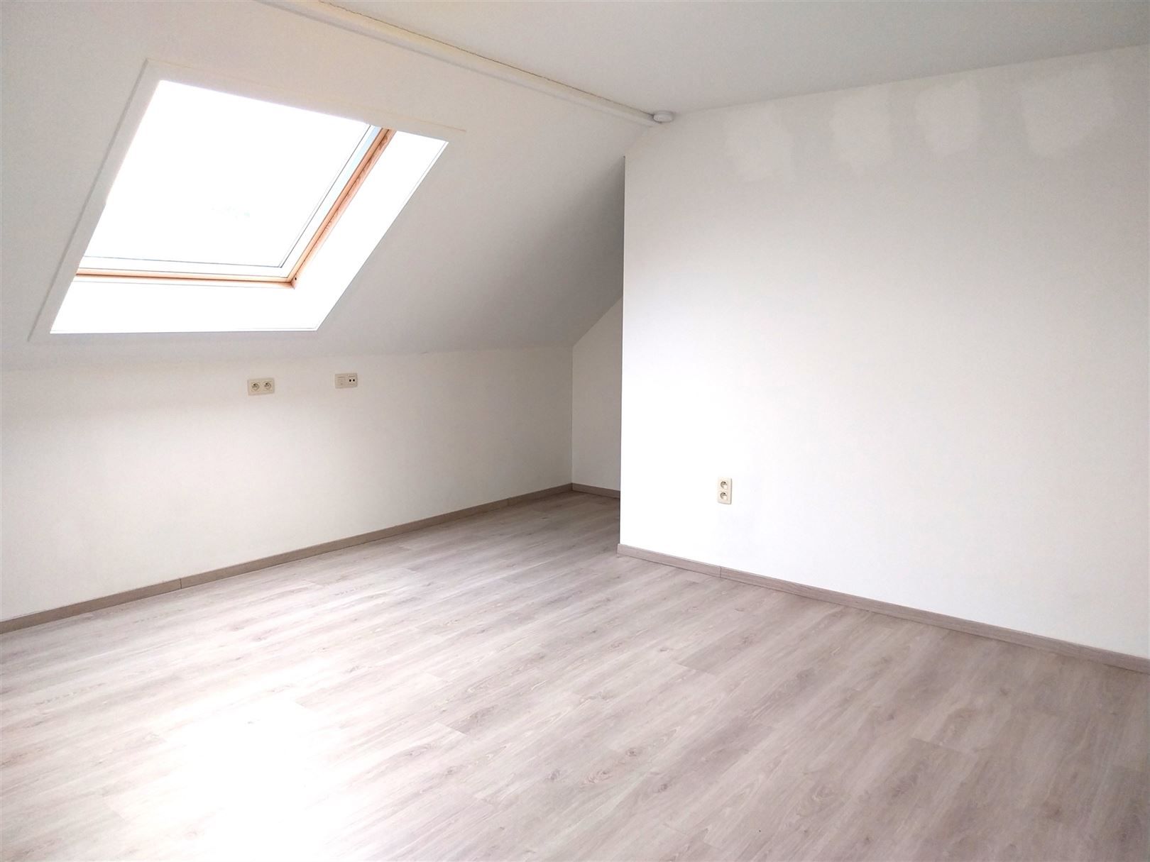 TE HUUR: Zeer ruim duplex appartement met 3 slaapkamers te Zolder! foto 12