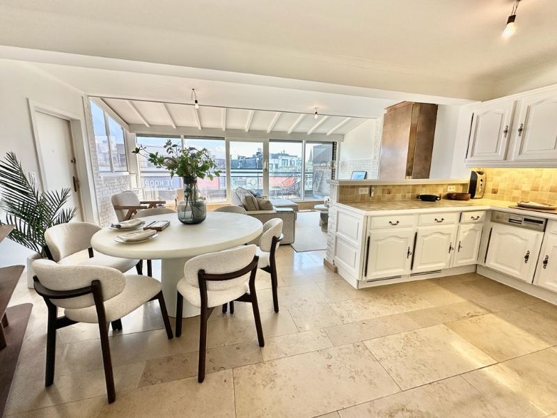 Schitterend gelegen 1 slpk penthouse met royaal dakterras foto {{pictureIndex}}