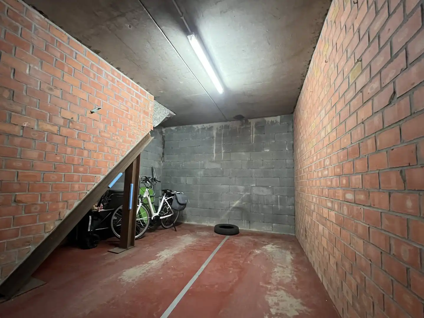 Centraal gelegen garagebox foto 2