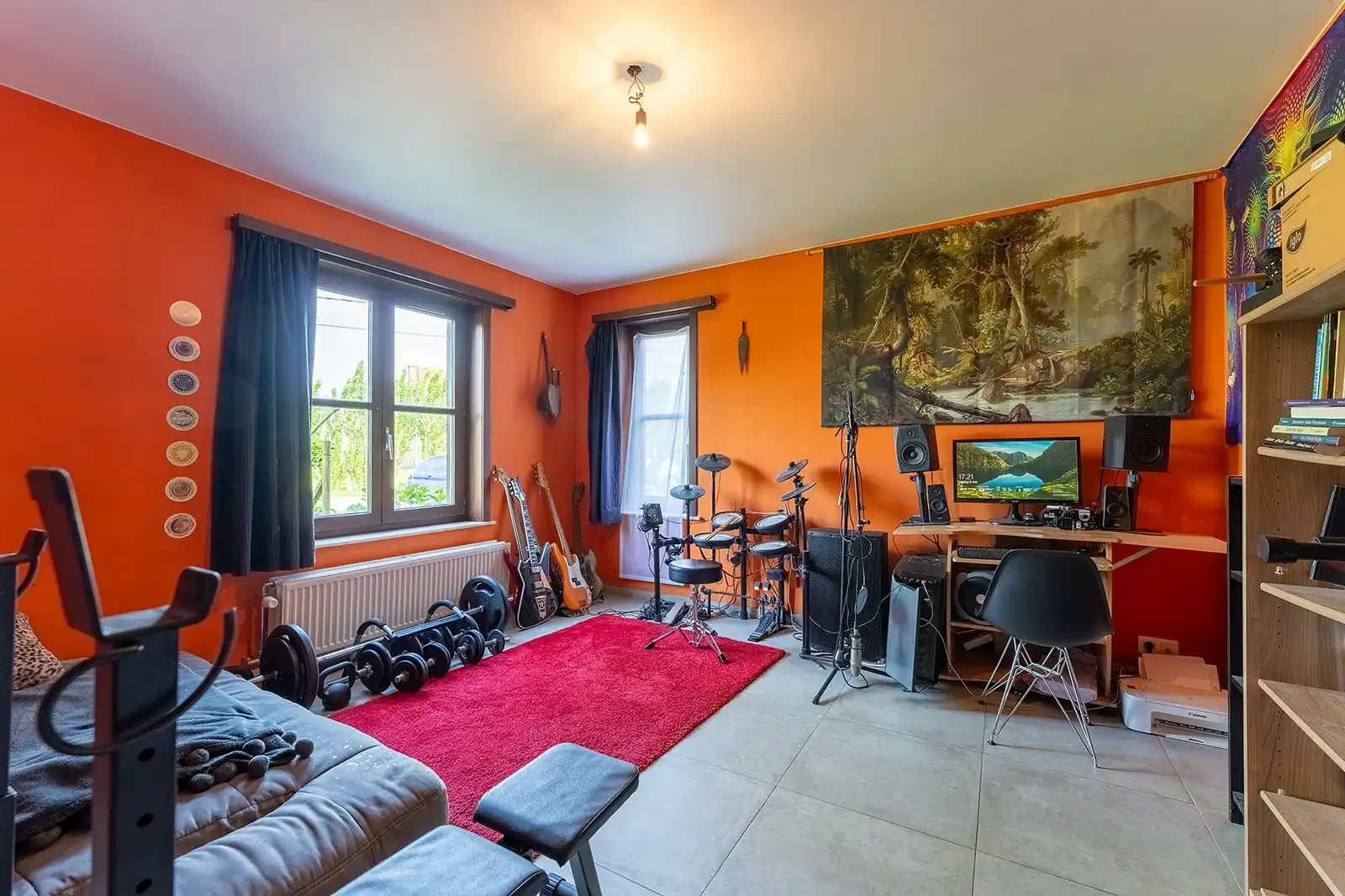 Zeer ruime woning op een perceel van 1000m² met dubbele garage in het landelijke Houtave. foto 14