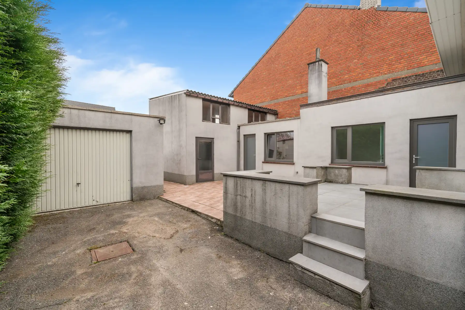 Deels te renoveren woning met 3 slaapkamers en garage foto 12