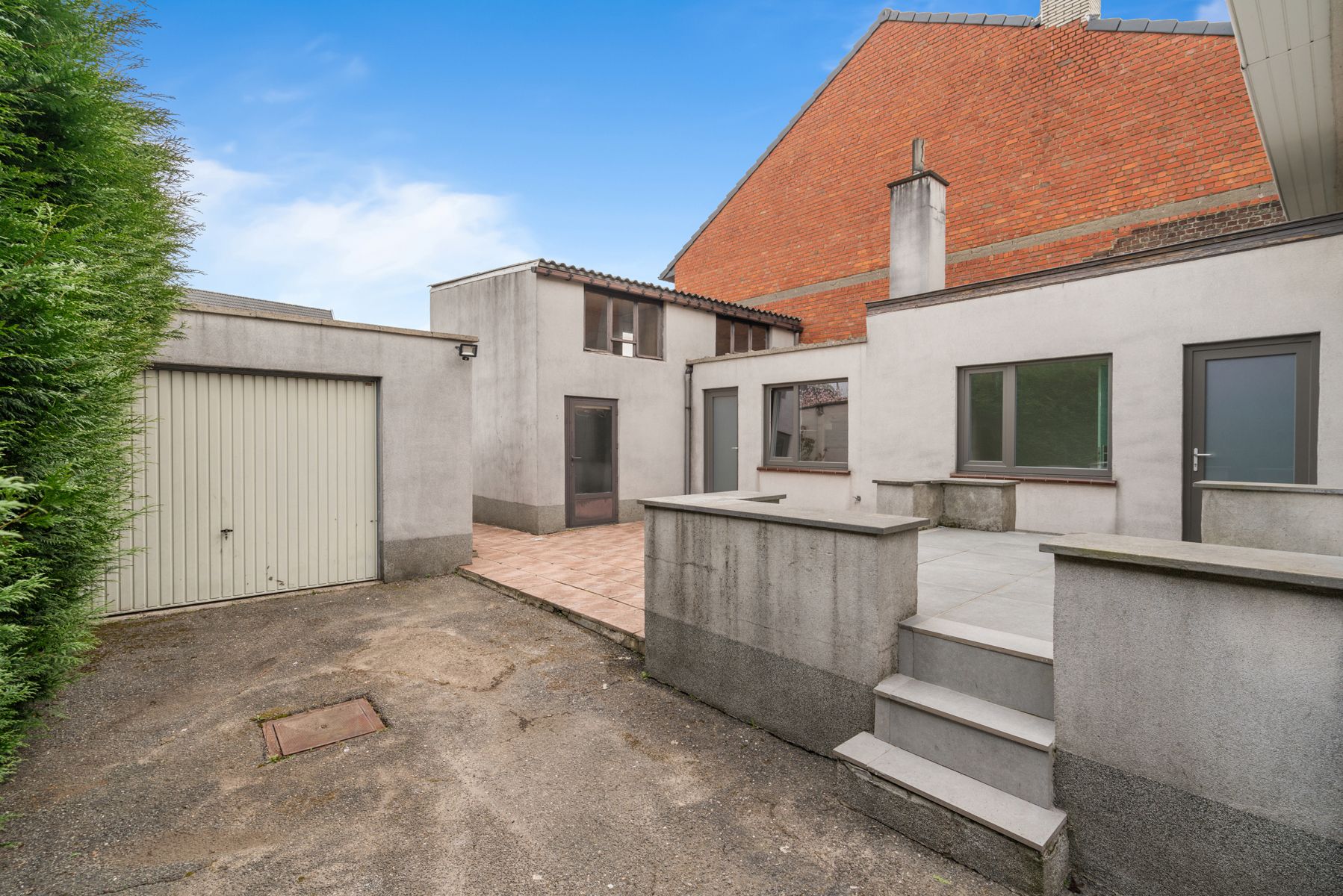 Deels te renoveren woning met 3 slaapkamers en garage foto 12