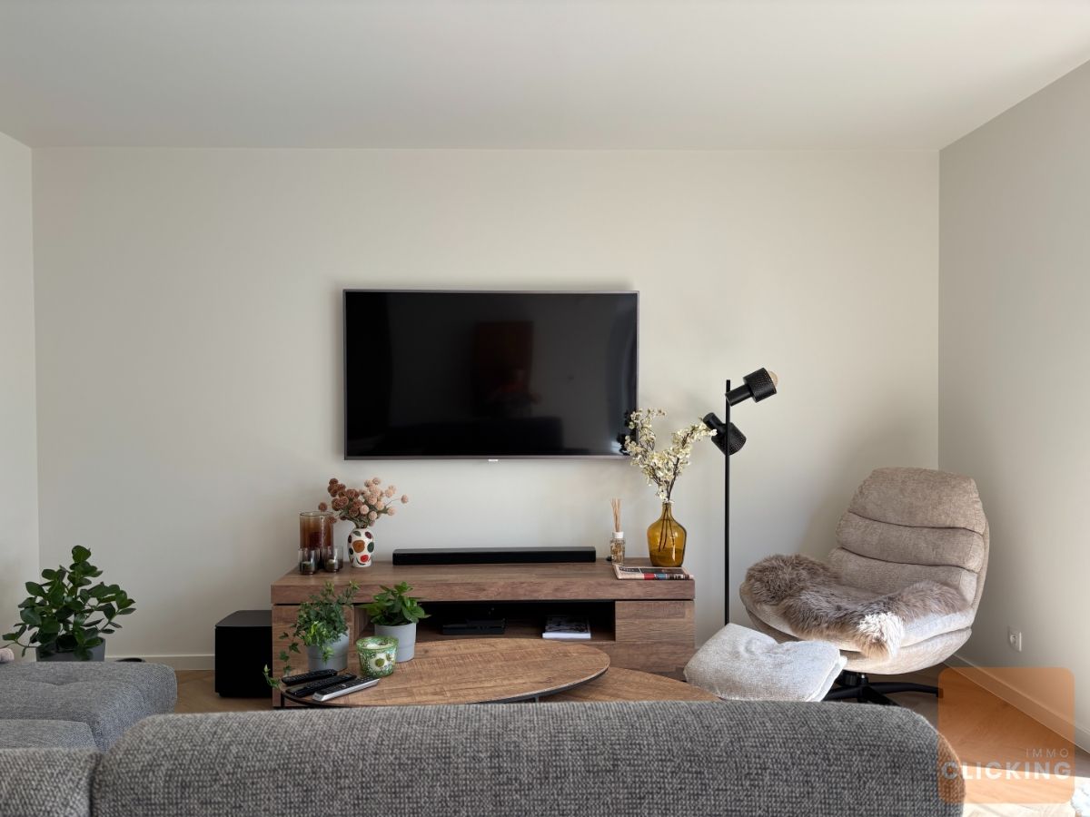 Slim wonen in stijl: volledig gerenoveerde woning in het groene Borchtlombeek foto 2