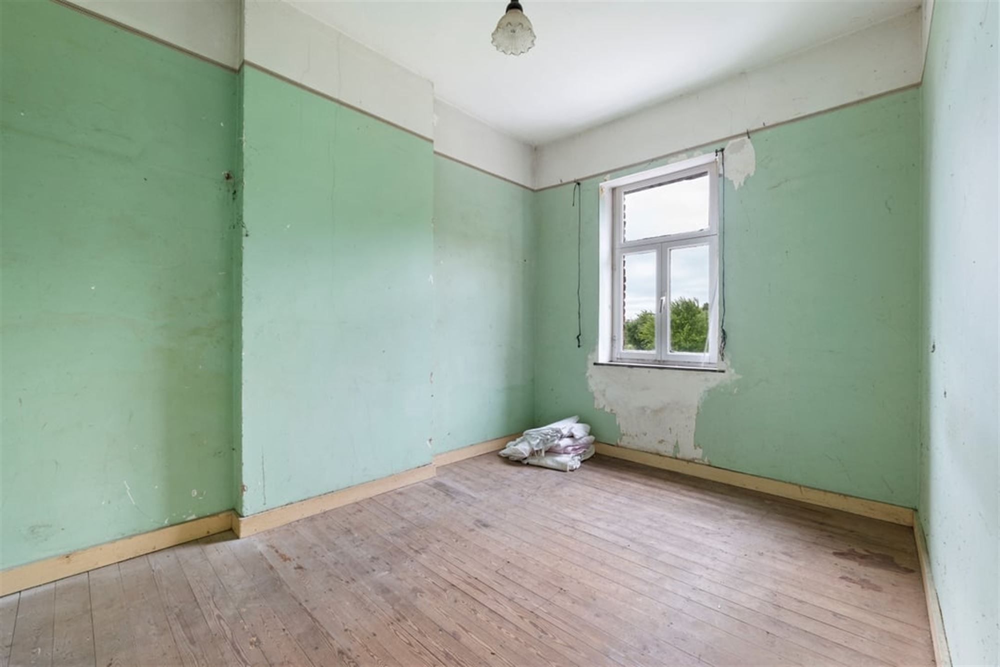 TE RENOVEREN GEZINSWONING MET LOODS IN HET LANDELIJKE GINGELOM  foto 23