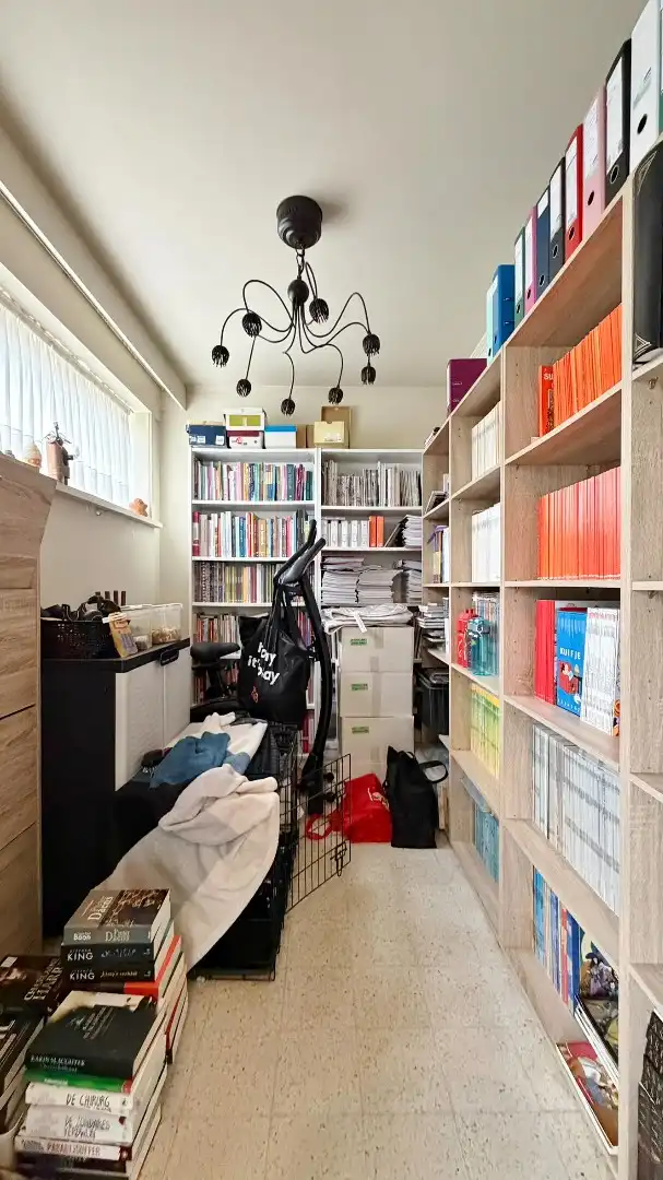 Ruime gelijkvloerse villa met tuin en garage in rustige wijk te Boezinge. foto 10