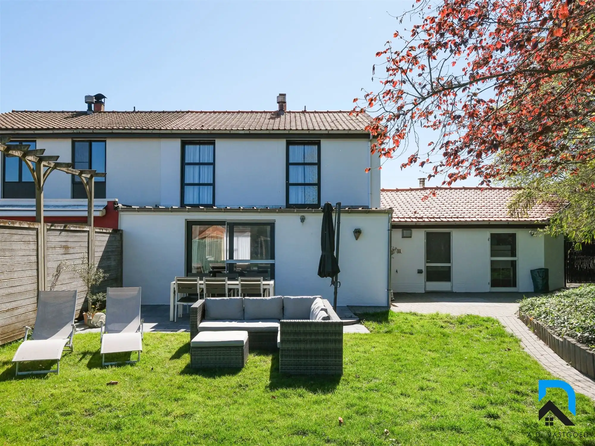 Halfopen bebouwing met grote tuin in Beverst foto 32