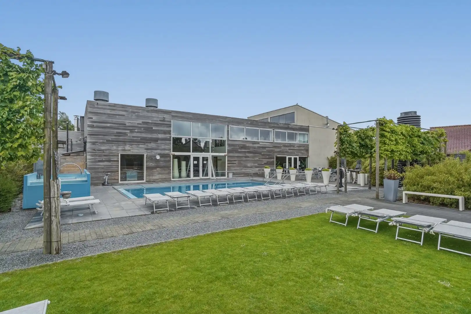 Uitzonderlijk bedrijfsgebouw met 1.210 m² en eindeloze mogelijkheden foto 4