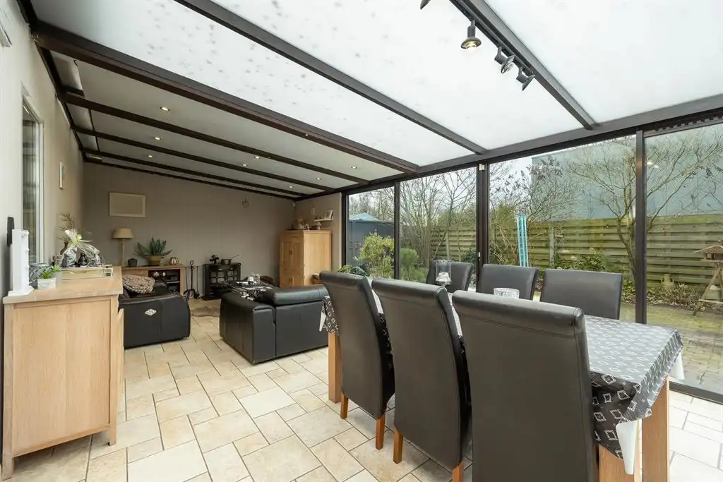 Woning met grote tuin op centrale locatie foto 8