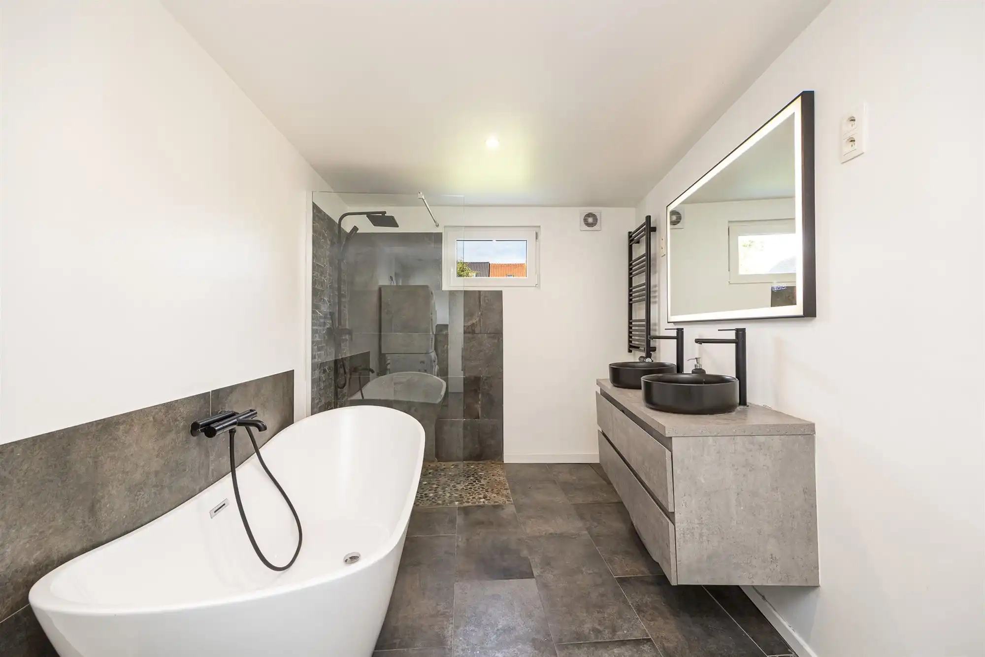 Instapklare gezinswoning met drie slaapkamers foto 11