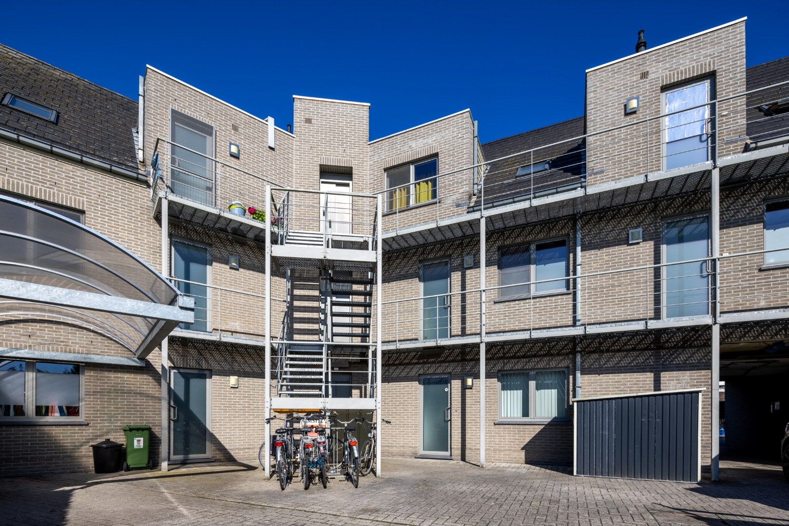 Gezellig, instaplaar app met 2 slk, terras en autostaanplaats foto 15