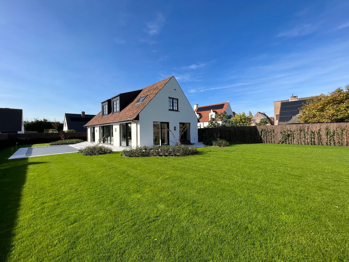 Gerenoveerde woning met zwembad nabij centrum foto 22