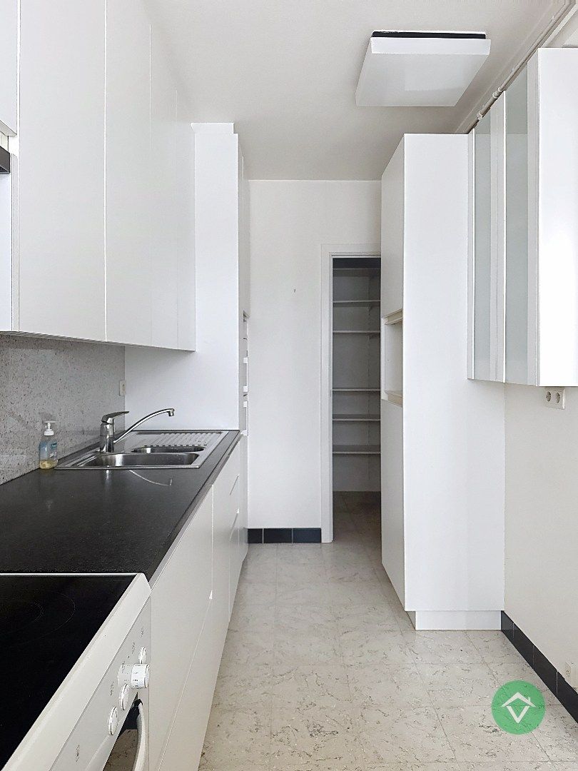 Gelijkvloers appartement met autostandplaats en garage te Roeselare  foto 13