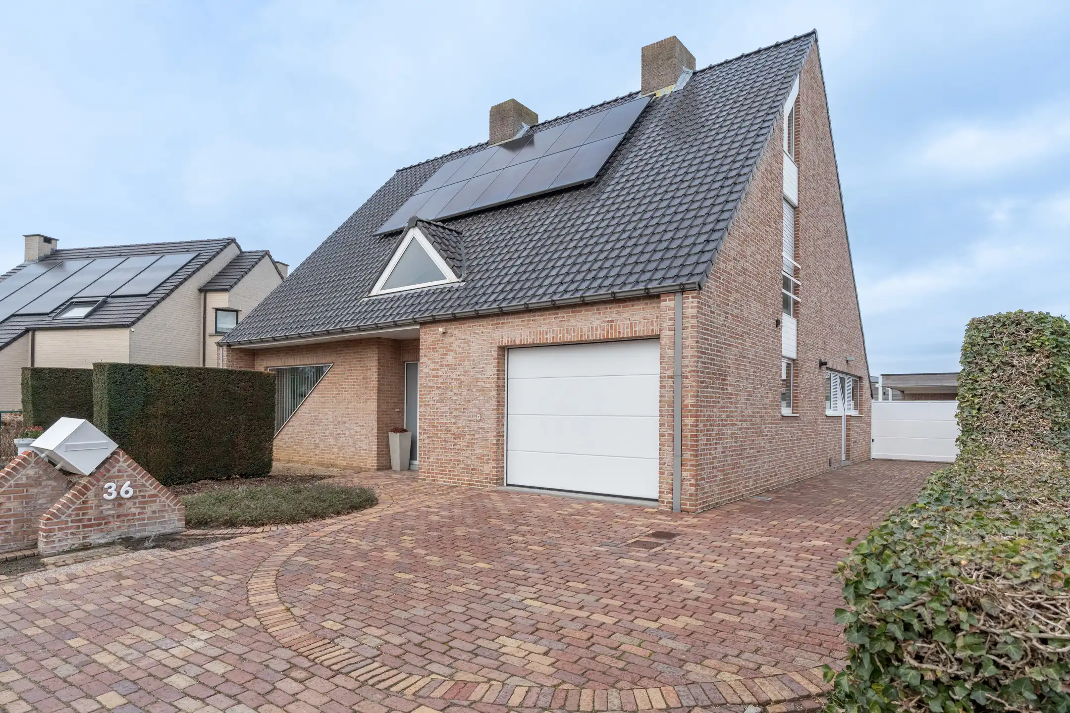 Zeer verzorgde en aangename woning op mooi perceel van 1.168 m² foto {{pictureIndex}}
