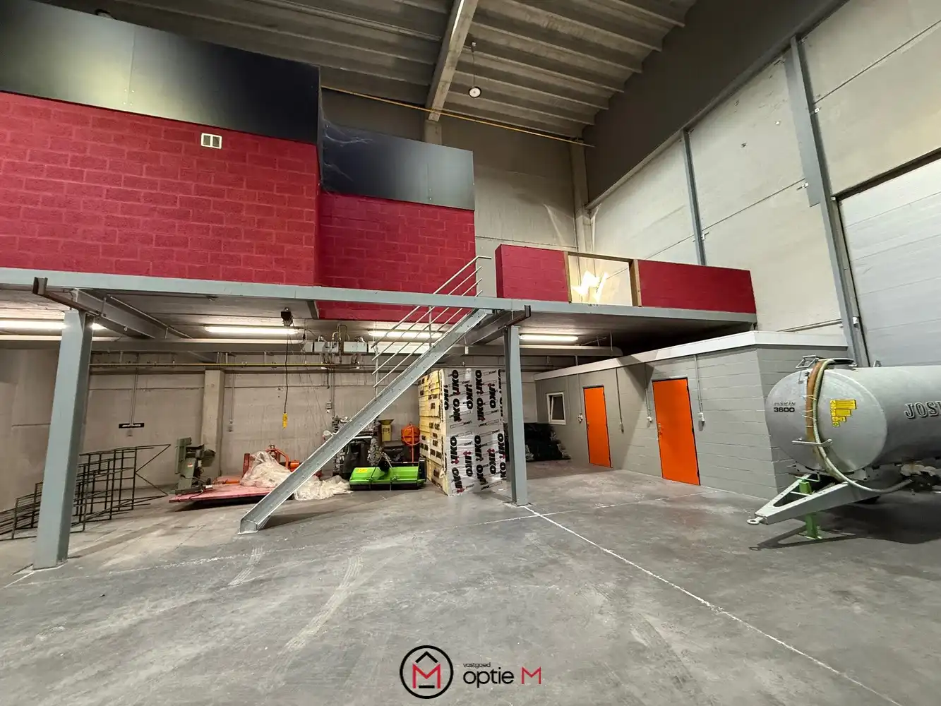 GOED GELEGEN MAGAZIJN MET SANITAIR EN BUREEL foto 6