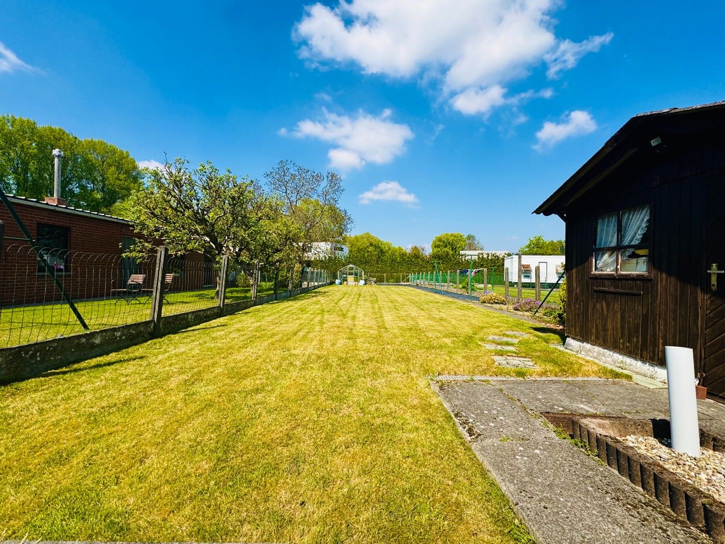 Ruime woning met 4 slpk's op rustige ligging! foto 2