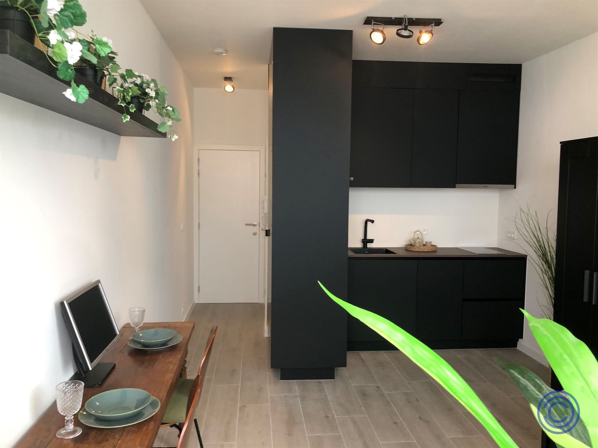 OPBRENGST:18 gerenoveerde studio's + kelder! foto 13