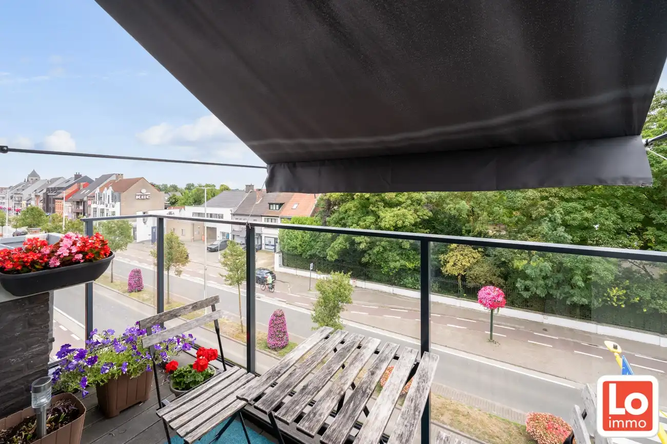 Mooi appartement met 2/3 slaapkamers, 2 badkamers en overdekte autostaanplaats in Centrum Lochristi foto 6
