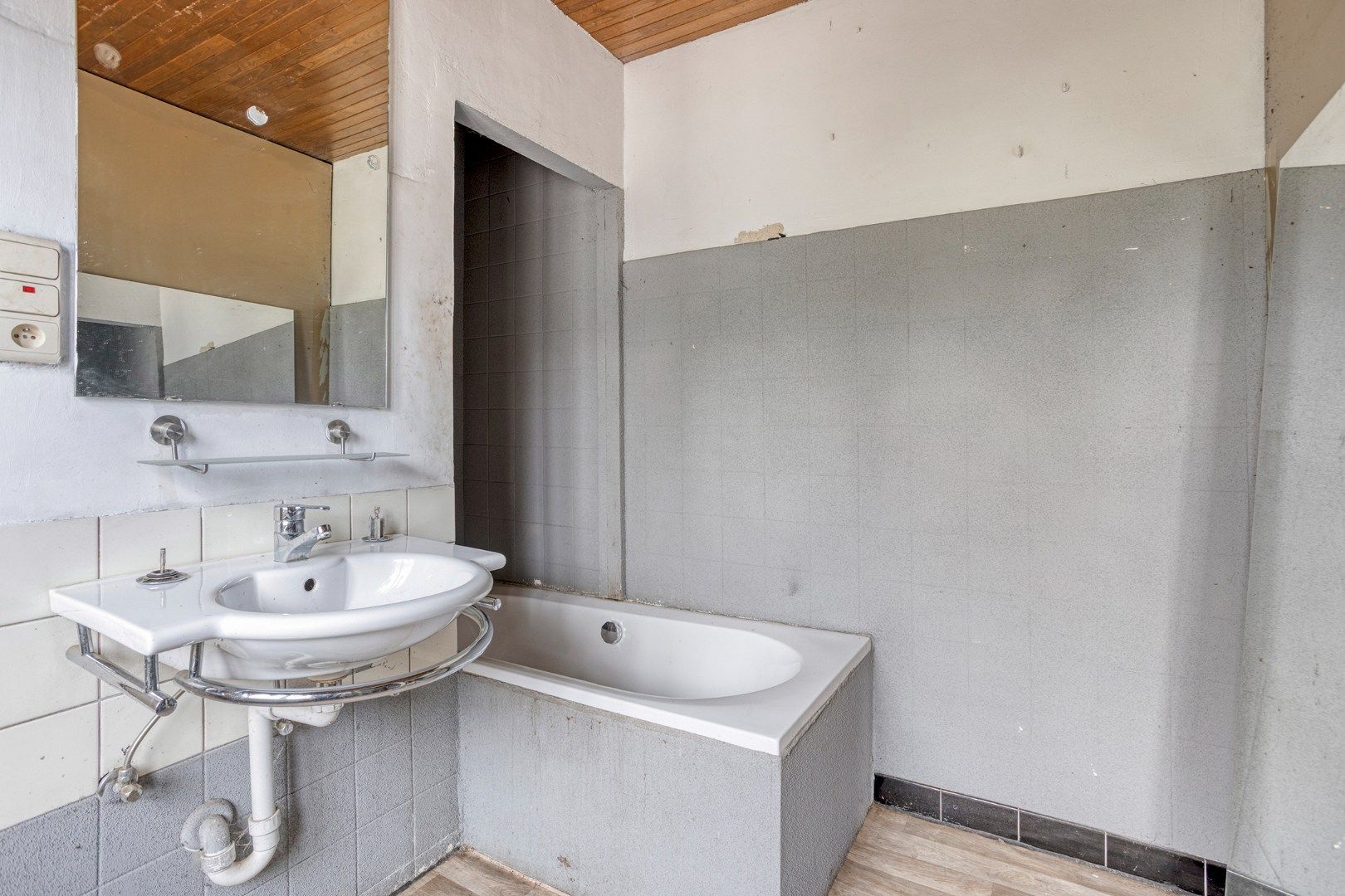 Te renoveren woning, rustig en landelijk gelegen op 1.265 m² nabij het centrum ! foto 12