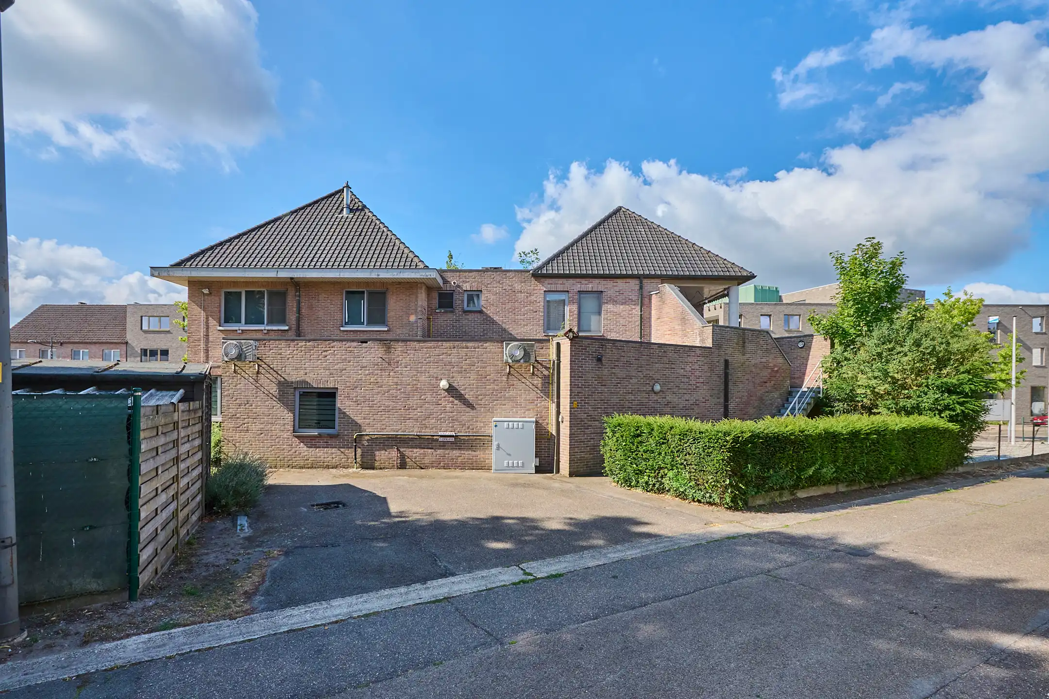 Te huur: kantoor/handelsruimte van 220m² in Hechtel foto 4