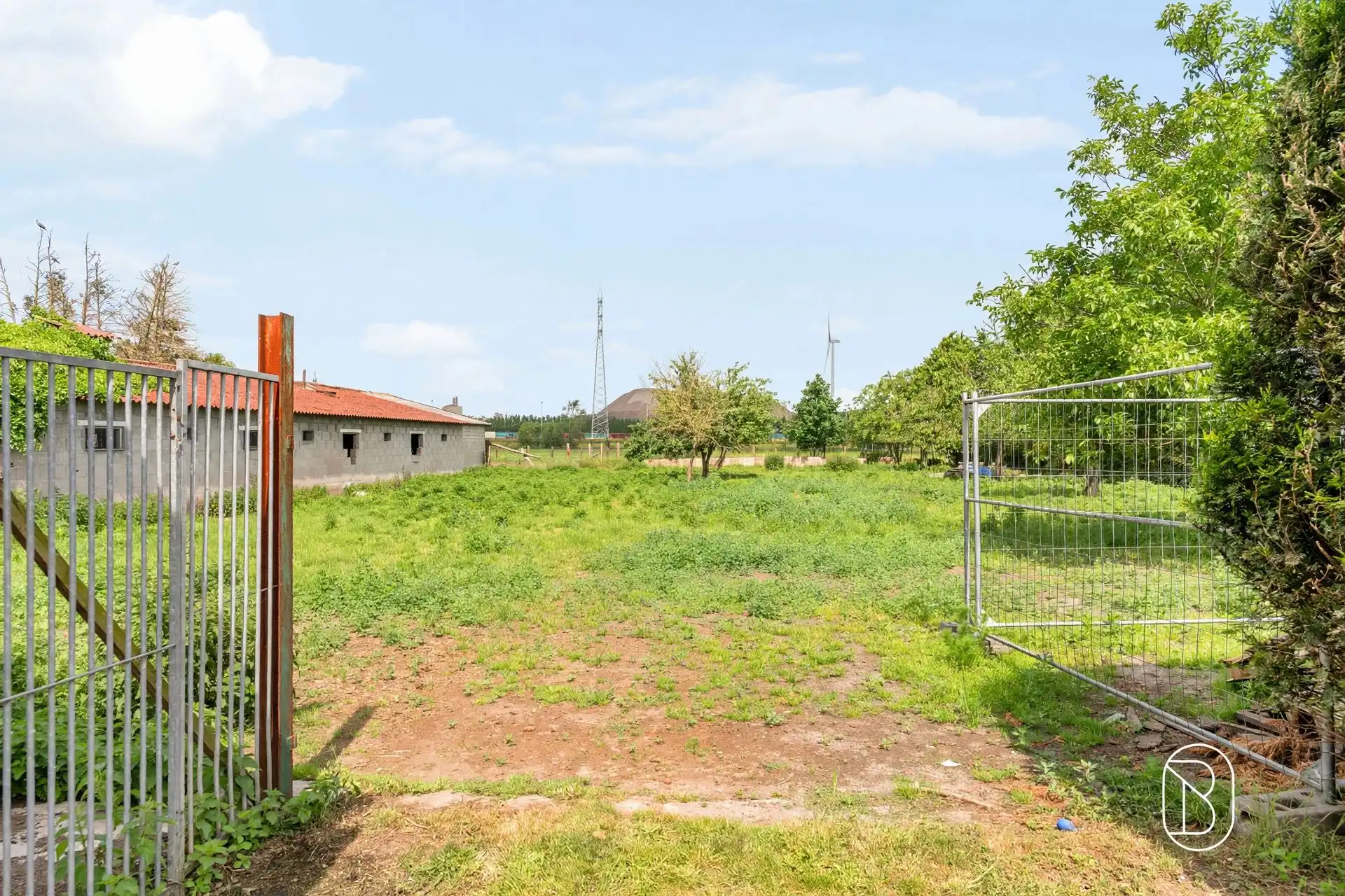 Ruime woning met 5 slpk, garage en bijgebouw op 2.279 m² foto 19