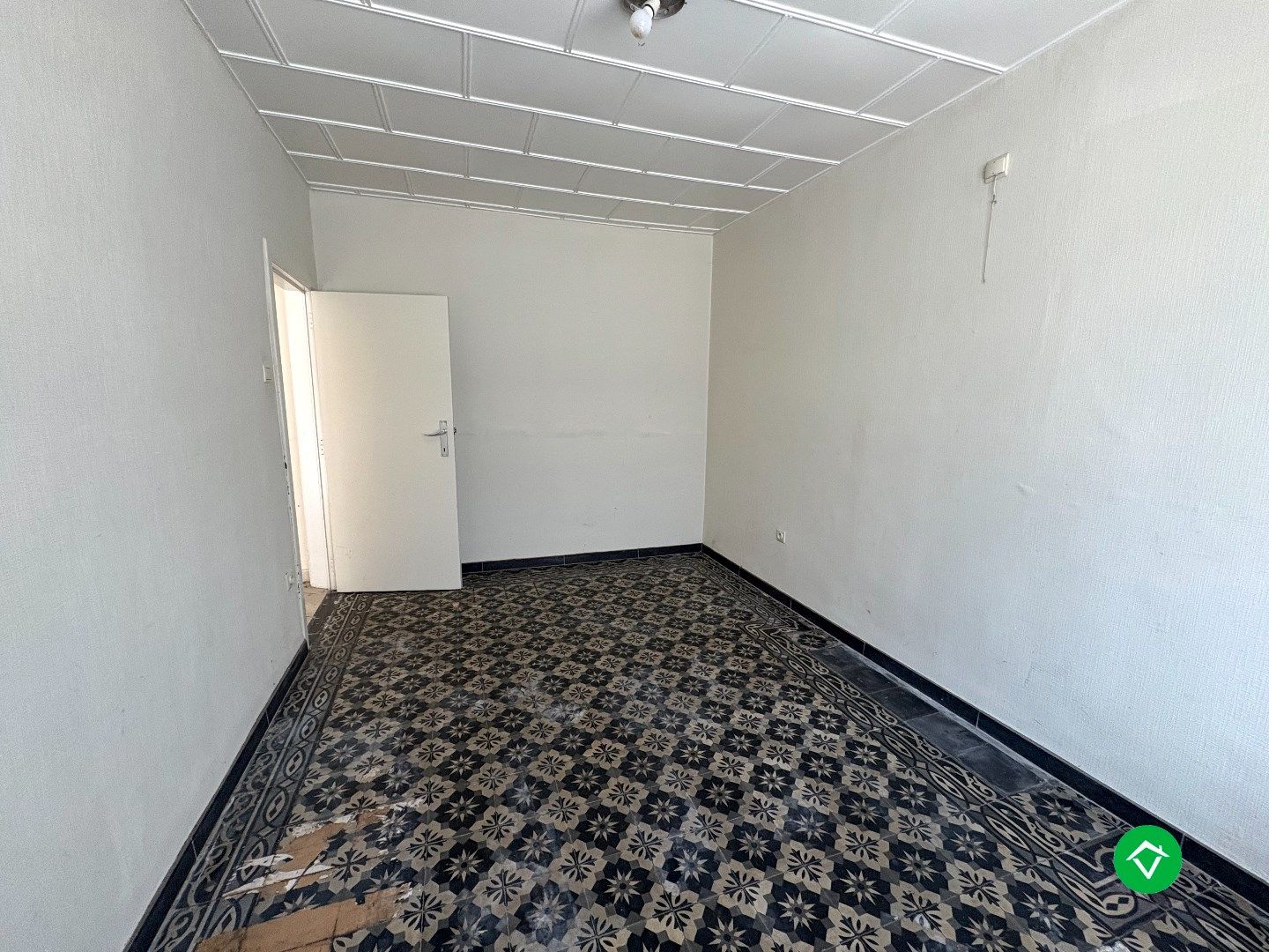 Te renoveren woning op ruim perceel in het centrum van Koekelare – veel potentieel!  foto 14
