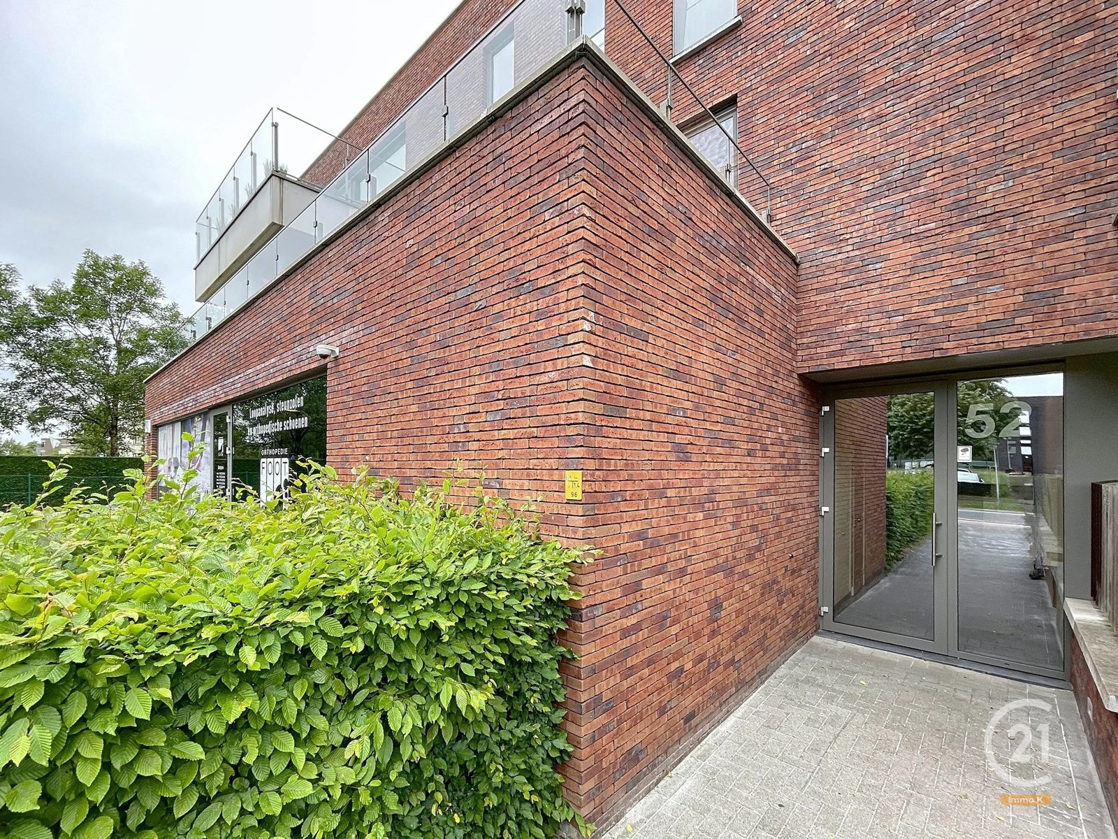 Commercieel gelegen handelsgelijkvloers met 3 privé-parkings foto 20