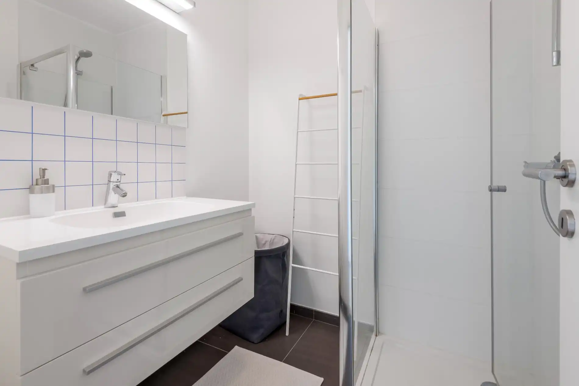 Recent app  gelegen in het commerciële centrum van Knokke-Heist met vrij zicht foto 15