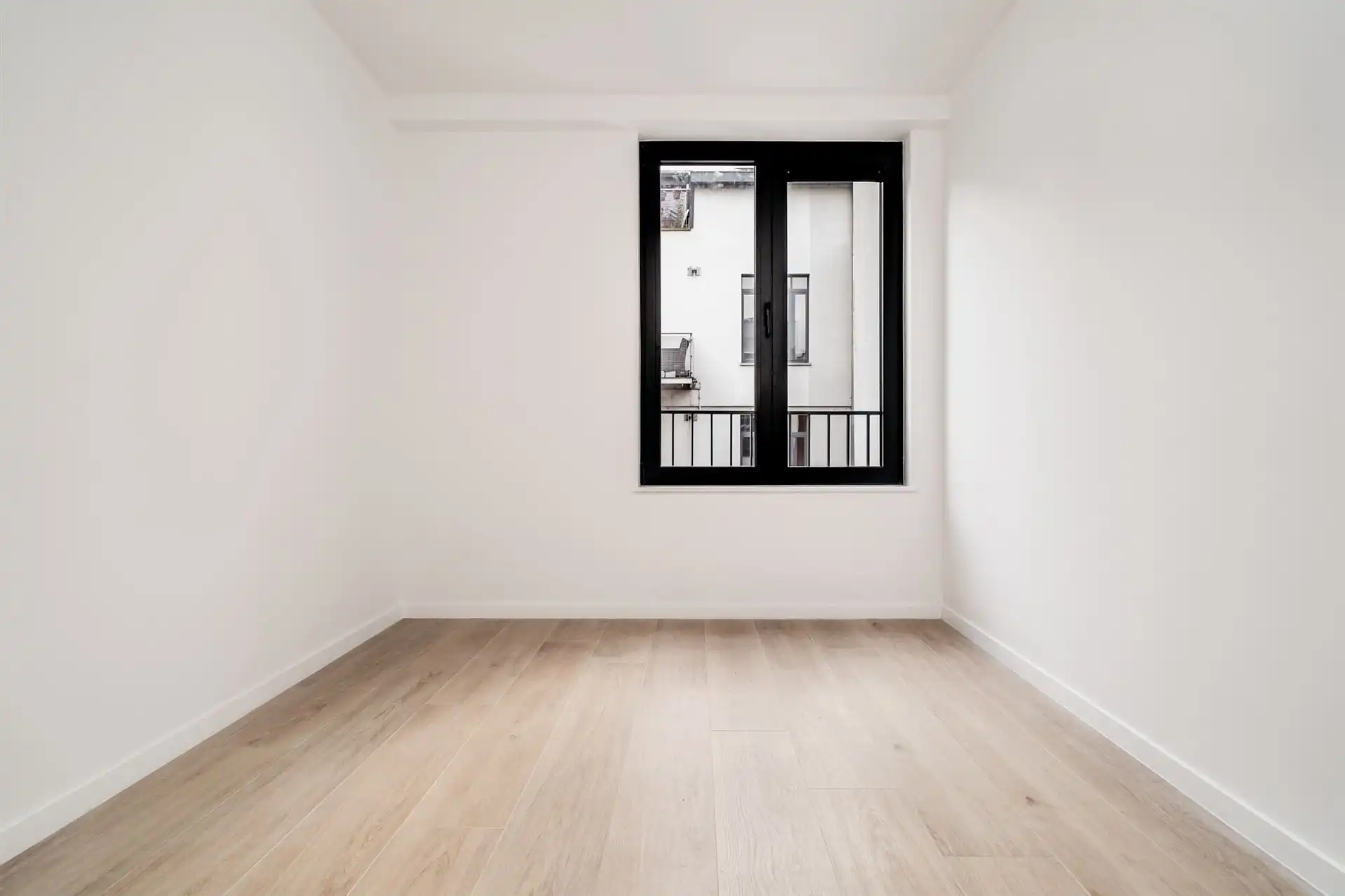 Dicht bij het Tour&Taxis-terrein, prachtig duplex penthouse met 3 slaapkamers foto 14