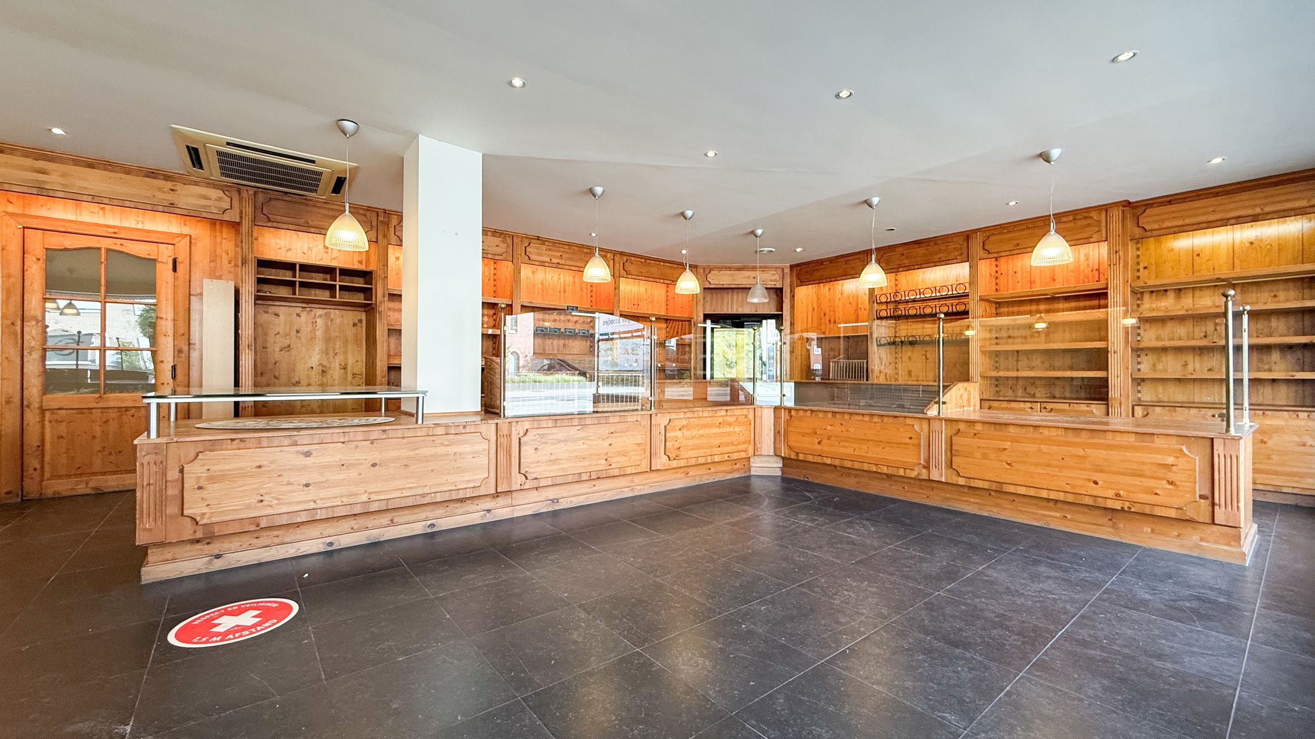 Te koop: Handelspand met appartement in hartje Alken  foto 2