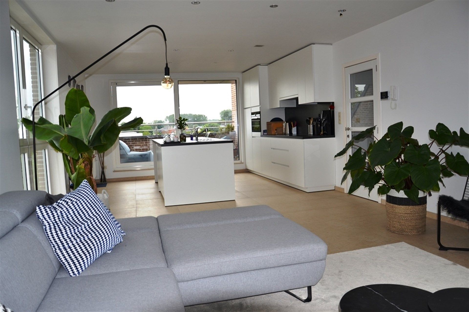 Rustig gelegen appartement met terras en garage. foto 3