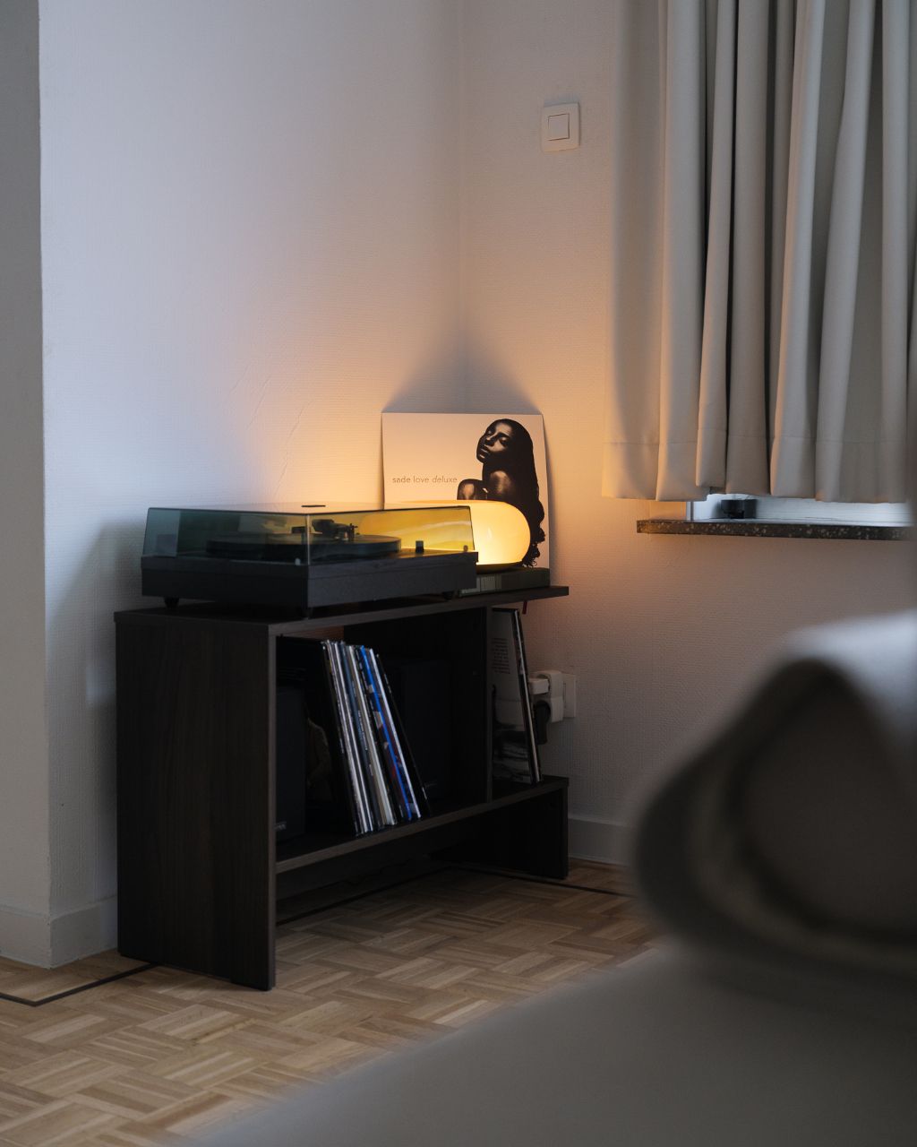 Uniek hoekappartement in een iconisch sixties-gebouw met terras en breed zicht over het Zuidpark en Gentse torens. foto 14