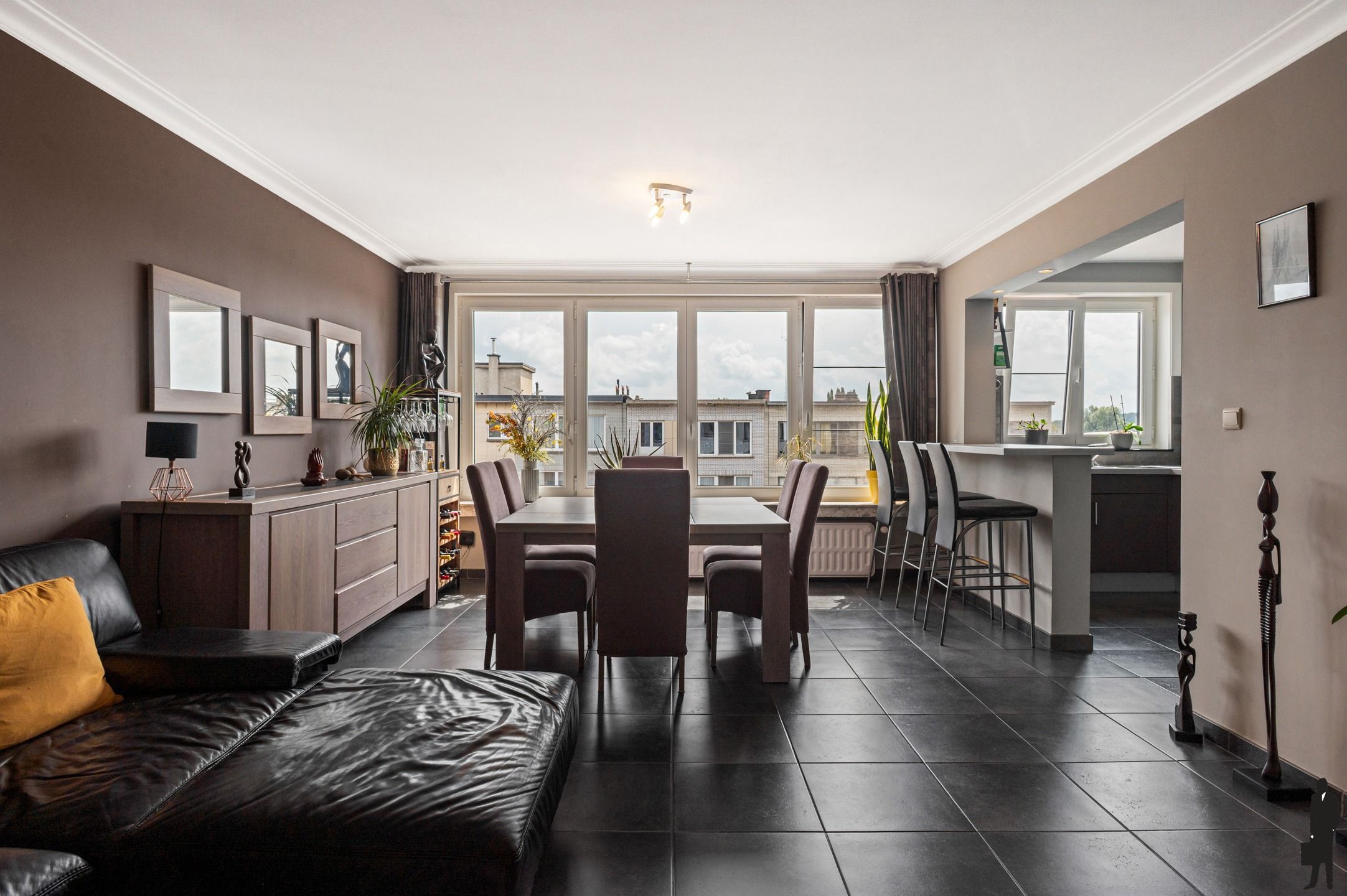Ruim appartement met terras foto {{pictureIndex}}