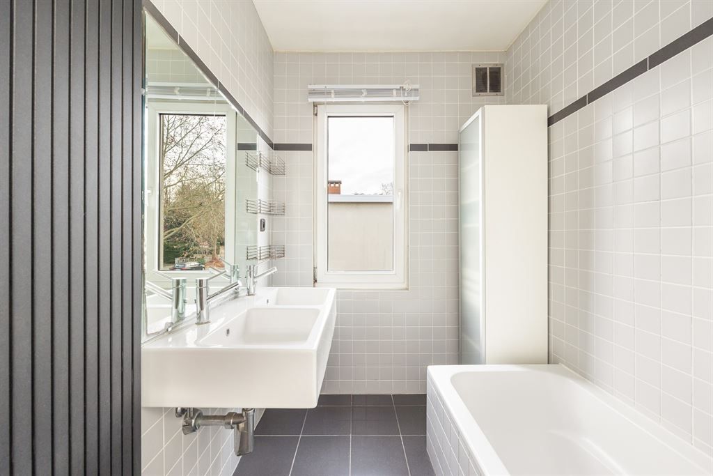 Lichte, instapklare woning met stadstuin foto 16