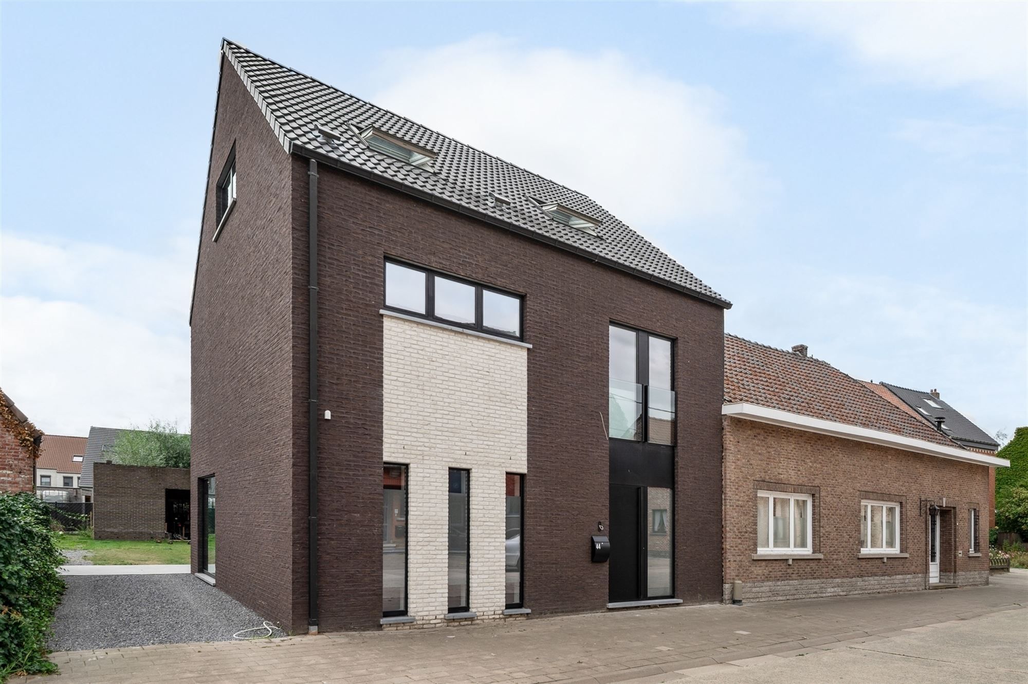 Recente woning met atelier te Sint-Katelijne-Waver foto {{pictureIndex}}