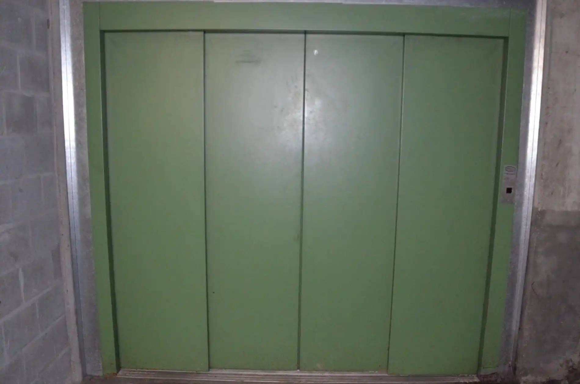 Ruime garagebox nabij de Grote Markt foto 5