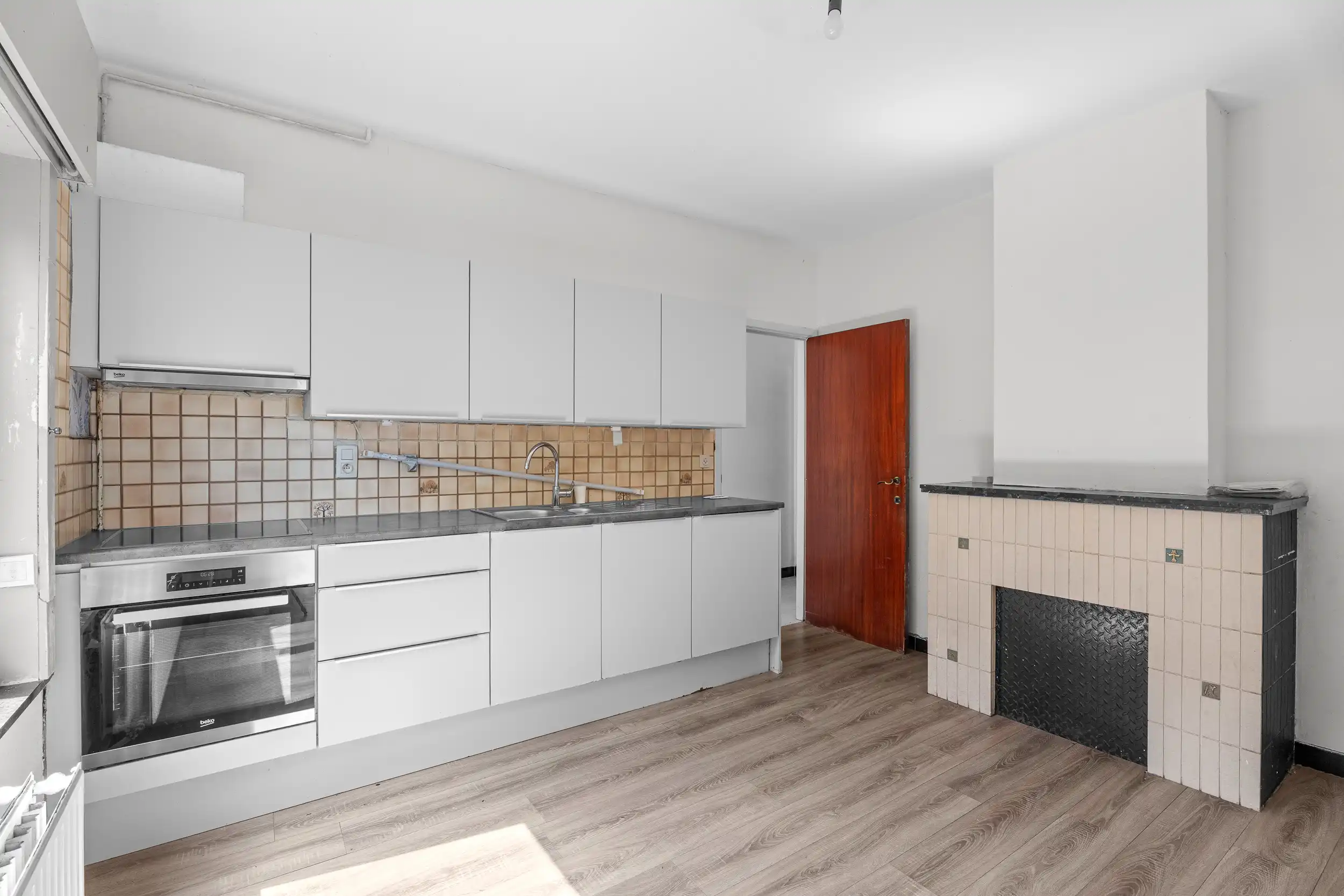 Alleenstaande bungalow met 4 kamers op toplocatie. foto 4