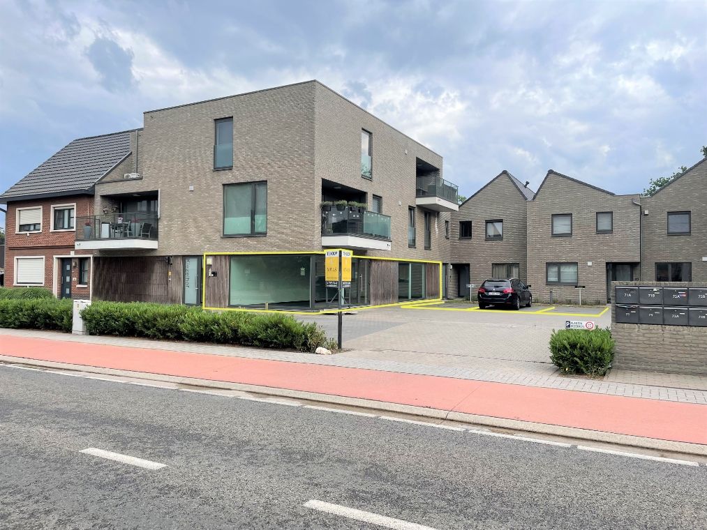 Lommel-centrum, 80m² én 37m² kelderberging, 4 parkeerplaatsen foto 3