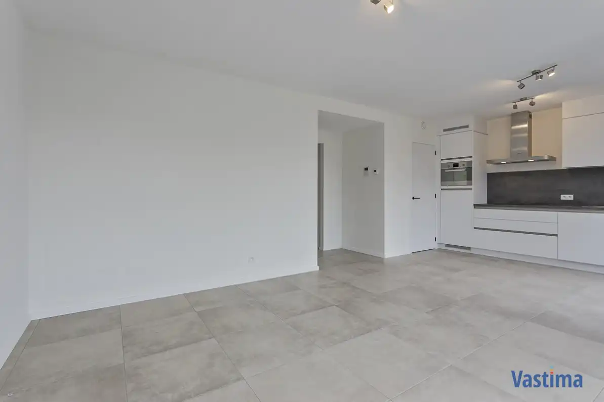 Recent appartement met 2 slaapkamers, terras, lift en garage foto 4