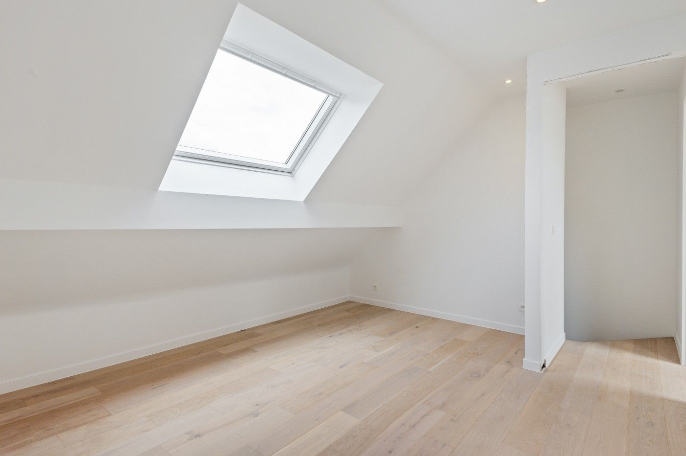 Prachtig gerenoveerde, vrijstaande woning met 4 slpk., tuin en polyvalent bijgebouw foto 26