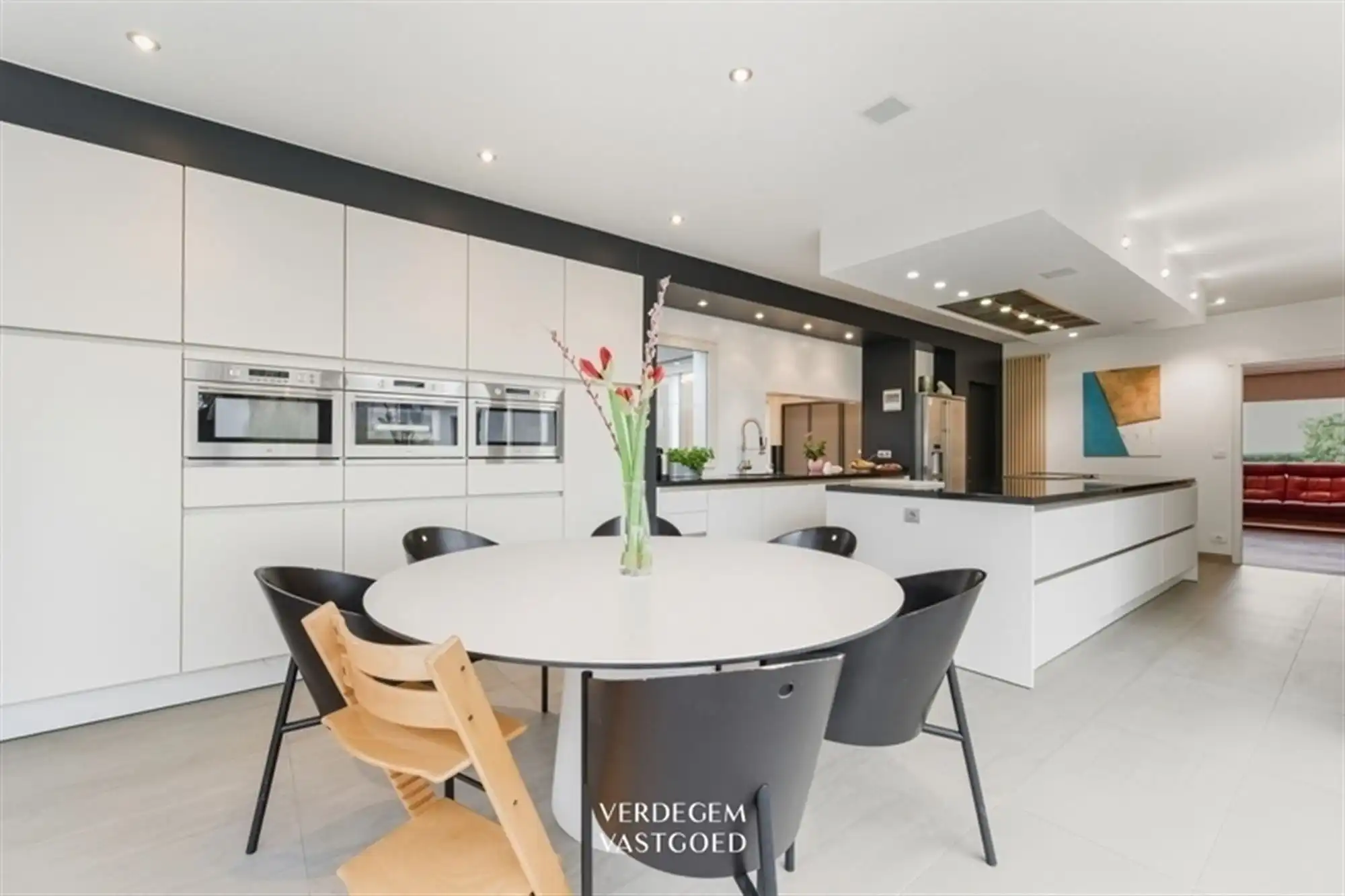 Magazijn van 395m² met villa op toplocatie voor commerciële activciteit foto 12